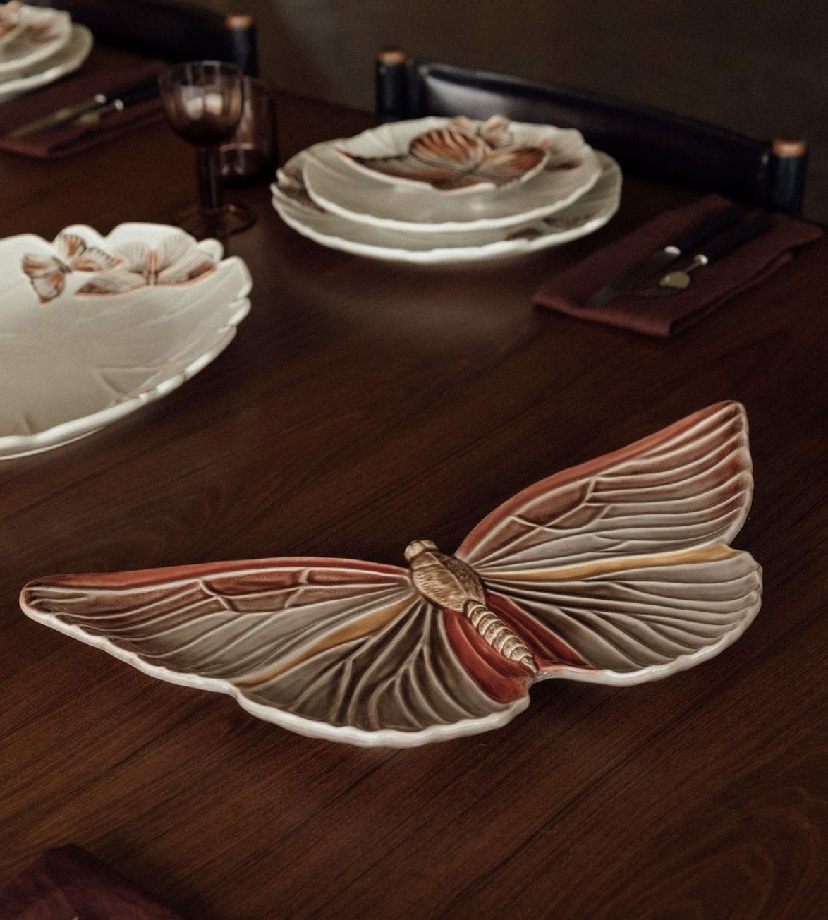 plato con forma de mariposa